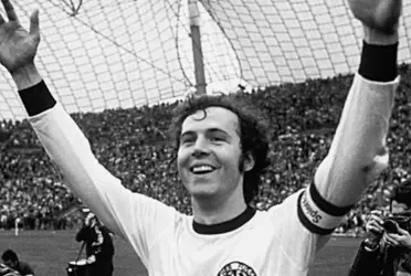 Beckenbauer en un partido con la selección alemana