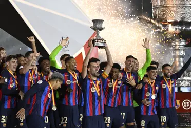 El Barça levantando el trofeo de la Supercopa de España el año pasado