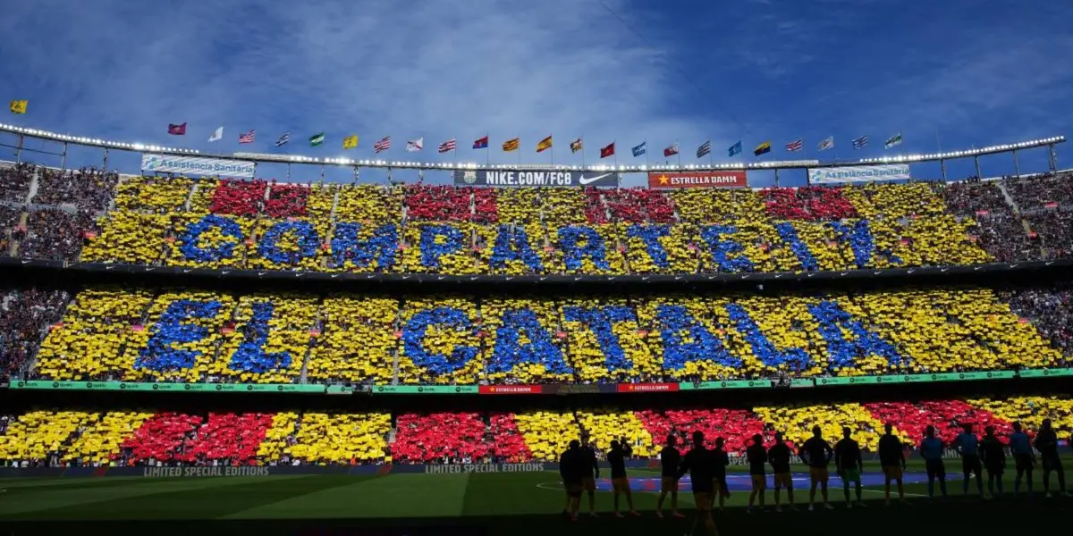 El público del Barcelona fue gran protagonissta del encuentro desde el segundo 0 con mosaicos y ovaciones varias