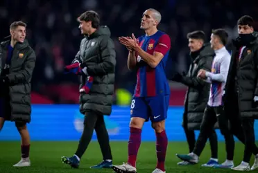 El pivote no la ha estado pasando nada bien, principalmente por su rendimiento en el Barça, y este fue el gesto de los hinchas para él en el día de ayer 