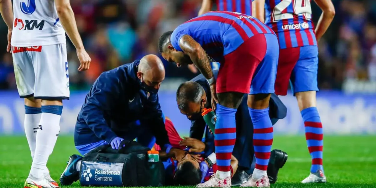 Este jugador es muy recordado por los aficionados de ambos equipos ya que en un encuentro entre el Barça y el Alavés casi pierde la vida en el campo 