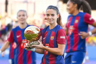 La mejor jugadora del mundo presentó y ofreció su trofeo del Balón de Oro ante el Johan Cruyff y el equipo le regaló una goleada increíble 