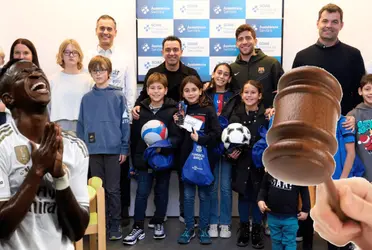 Los jugadores del Barça atendieron hoy a su cita con la caridad, mientras que desde la otra acera se saltan juicios 