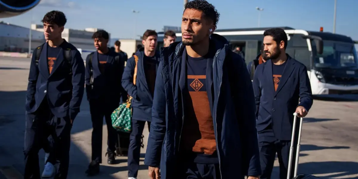 Los jugadores del Barça cogiendo el avión dirección Riad