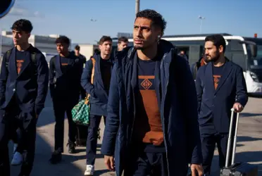 Los jugadores del Barça cogiendo el avión dirección Riad